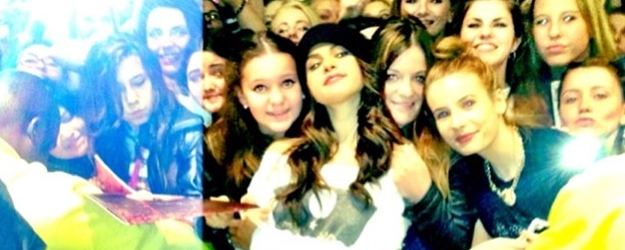 Sel-Fans-2