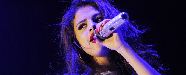 Selena Gomez Perform In Milan