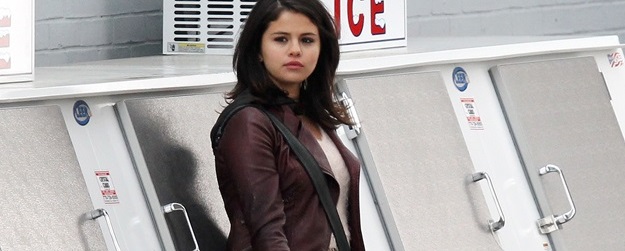 Exclusive... Selena Gomez Smokes On Set Of Her Film