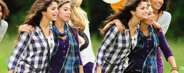 christina-grimmie-selena-gomez-5